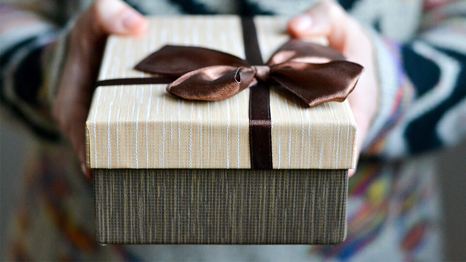 12 лучших идей подарков для него: выбираем презенты на праздники